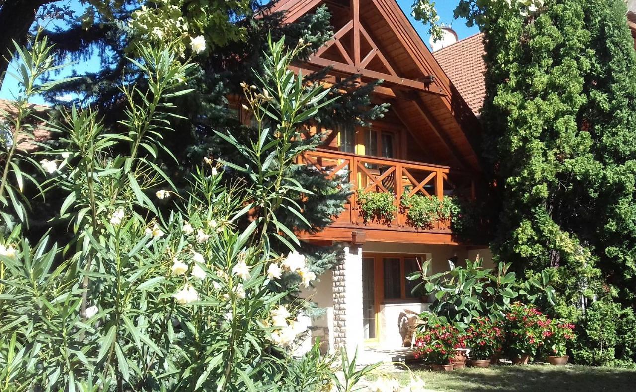 Toelgyes Apartment Hajduszoboszlo Bagian luar foto